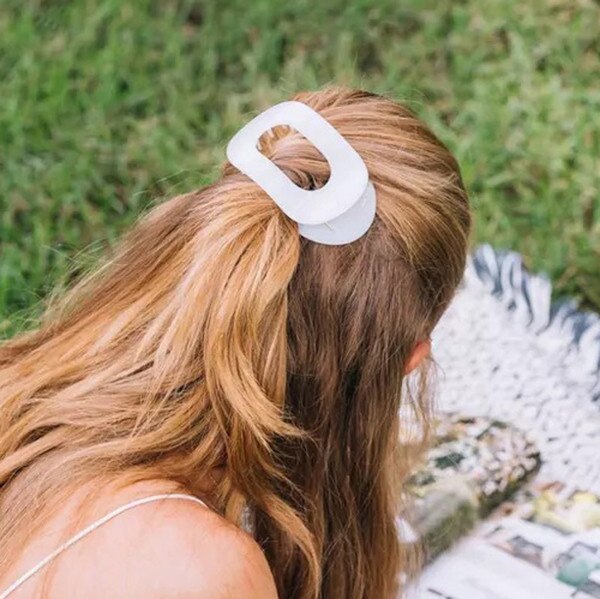 Teleties medium round flat hair clip coconut white